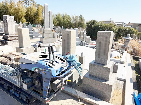点在するお墓をまとめる移設工事中の写真