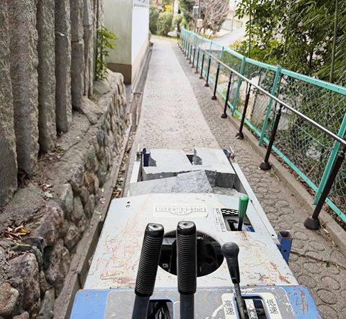 清荒神墓地への通路