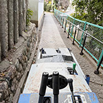 宝塚市にある清荒神墓地にて、墓石の撤去工事（墓じまい）