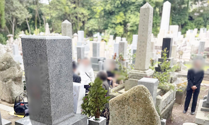 有馬墓地での納骨式の写真