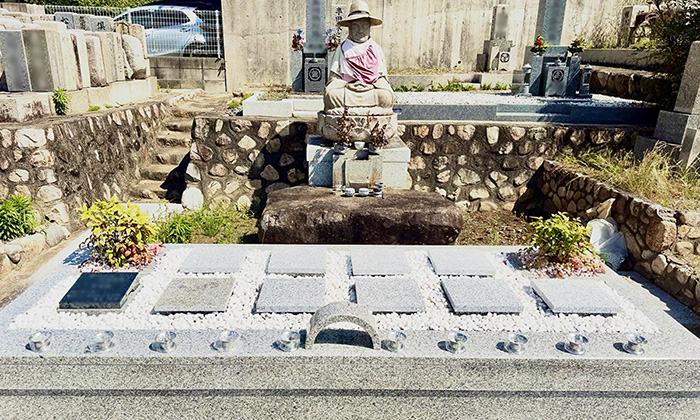 宝塚市の米谷墓地に新しく完成した樹木葬の写真