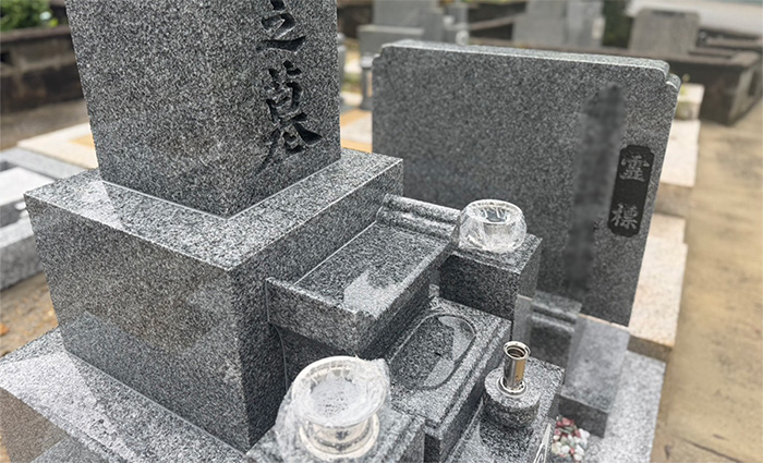 満願寺霊園に建立した大島石特級の墓石
