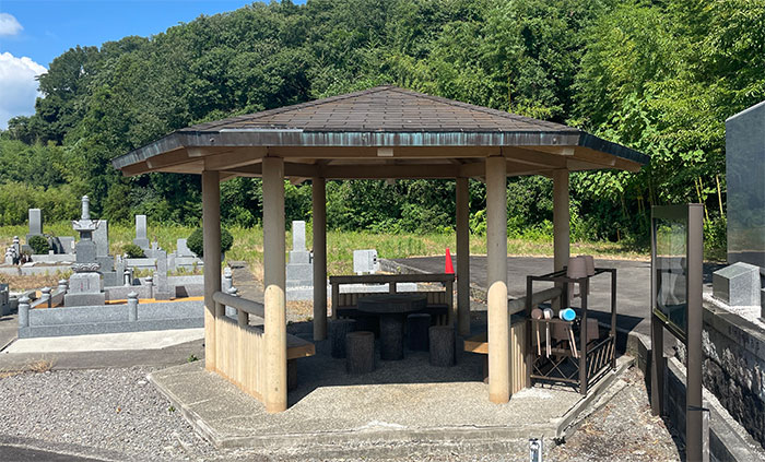 三木市の墓地、吉川龍恩寺霊園の休憩所