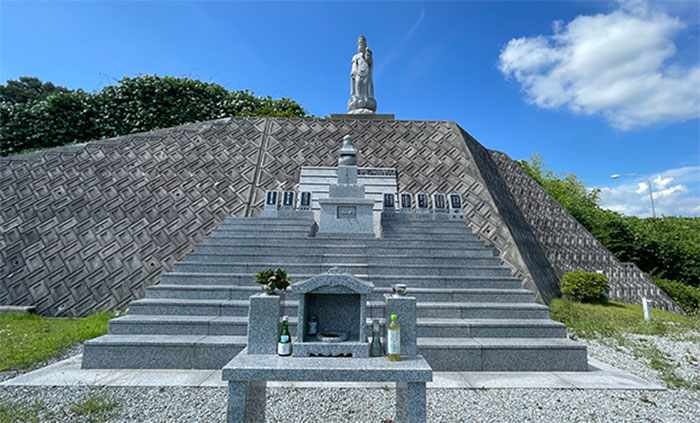 三木市の墓地、吉川龍恩寺霊園の永代供養墓