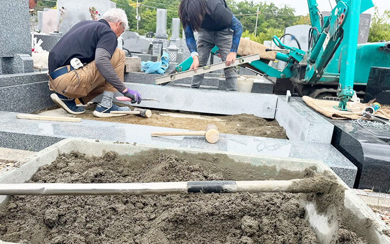 長尾山霊園でお墓を建てる工事中の画像