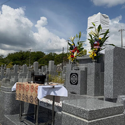 宝塚市 長尾山霊園25区でのお墓の開眼式風景