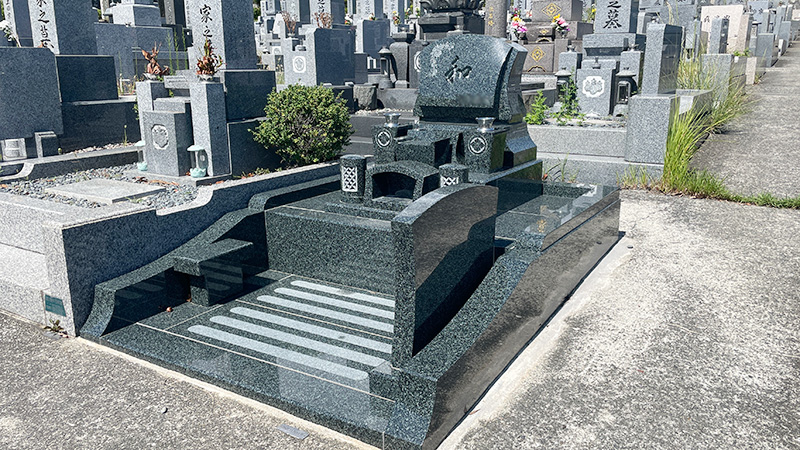 長尾山霊園での洋型デザイン墓石の建立実績画像