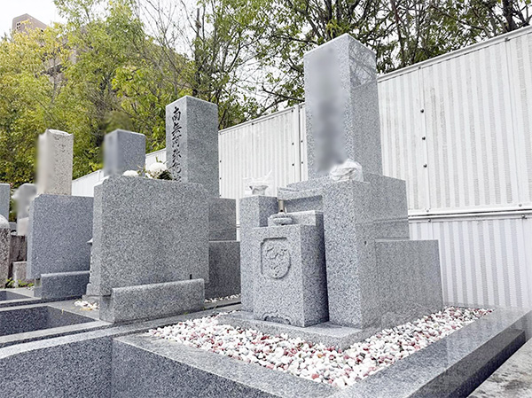 名塩東墓地で墓石建立工事