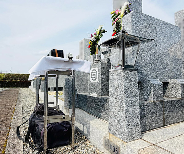 伊丹市の中野墓園にて、お墓の追加彫刻、灯籠の取替えリフォーム、ご納骨の立ち会い