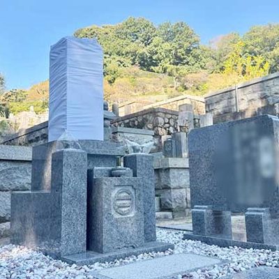 兵庫県宝塚市の中山寺に建立した庵治石細目の和型墓石と霊標