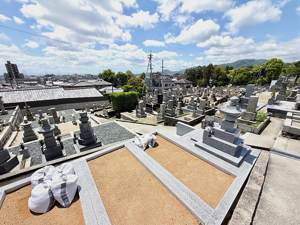 中山寺で庵治石を使用した五輪塔墓石を建立
