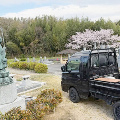 兵庫県三木市にある龍恩寺にて、霊標の追加彫刻工事