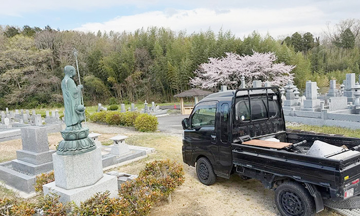 兵庫県三木市にある龍恩寺にて、霊標の追加彫刻工事