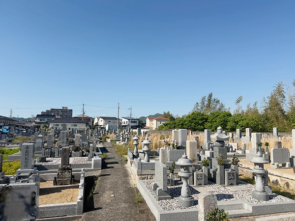 三田市の下井沢墓地
