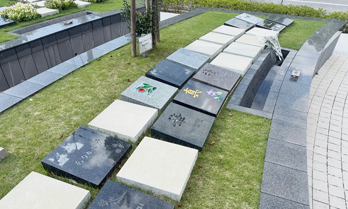 兵庫県宝塚市の樹木葬区画の石板写真