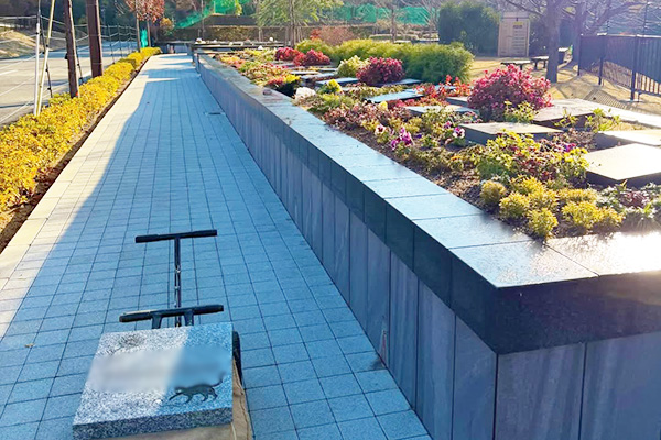 すみれ墓苑の樹木葬石板設置工事