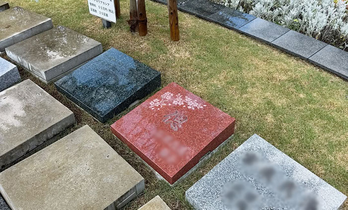 宝塚すみれ墓苑の樹木葬に設置した石板プレート