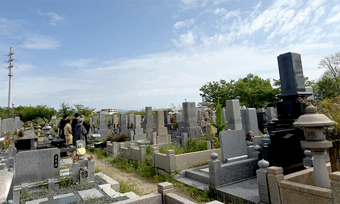 尼崎市 弥生ケ丘墓園での納骨の立ち合い