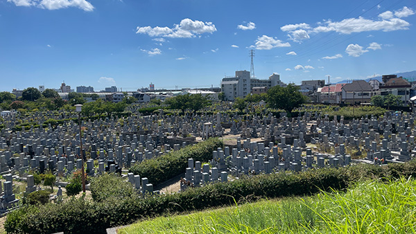 弥生ケ丘墓園（令和６年8月に撮影）